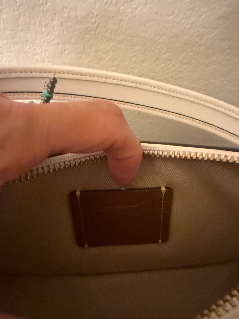 COACH SWINGER BAG brass/chalk Shoulder Bag. - Picture 6 of 10